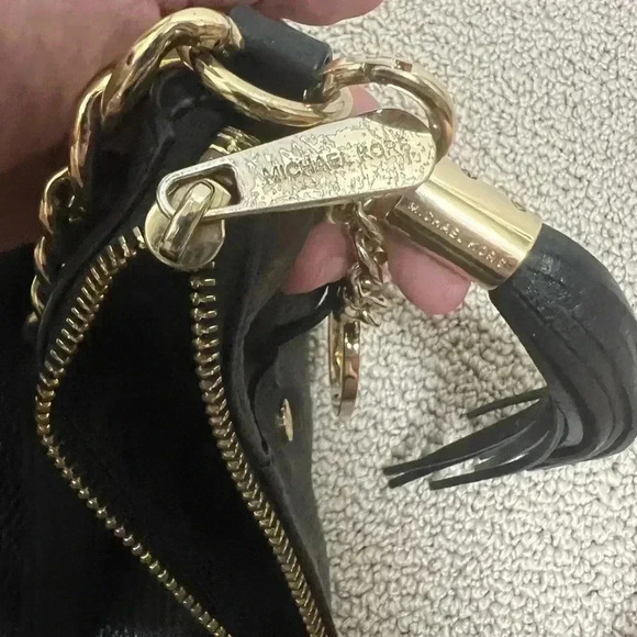 MICHAEL KORS BLACK OVER THE SHOULDER BAG - Picture 7 of 8